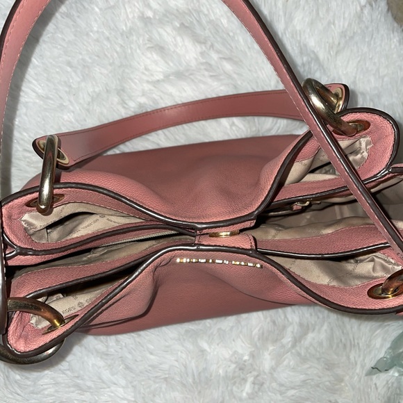 Micheal Kors Purse - Picture 7 of 8